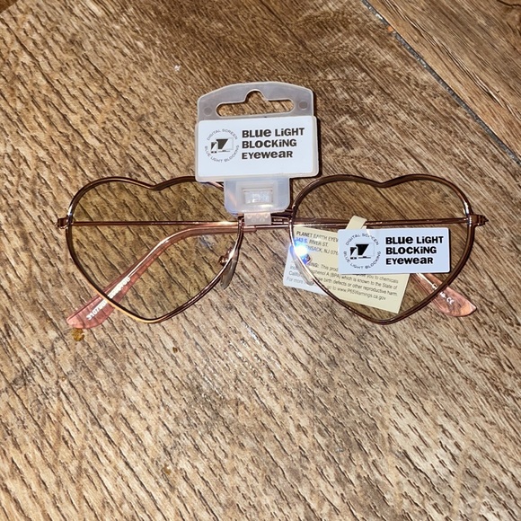 NWT Planet Earth Eyewear Rose Gold/Pink Heart Shaped Sunglasses - Picture 2 of 16